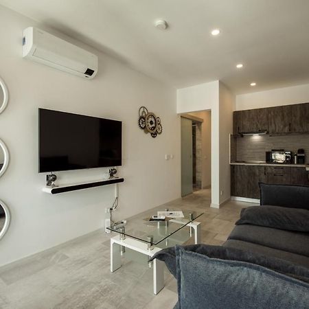 Fancy Penthouse Studio With Lakeview W10 Bucharest Exterior photo