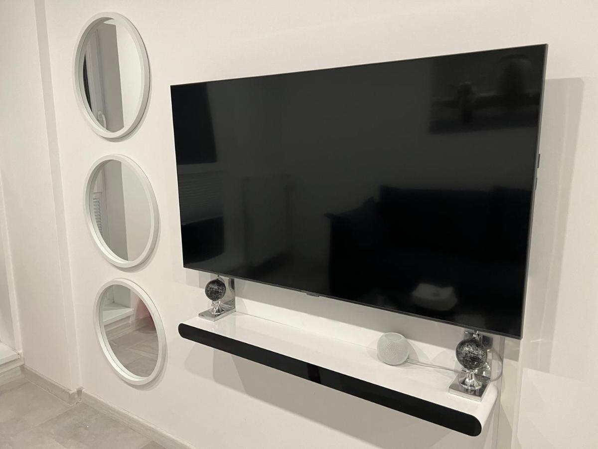 Fancy Penthouse Studio With Lakeview W10 Bucharest Exterior photo
