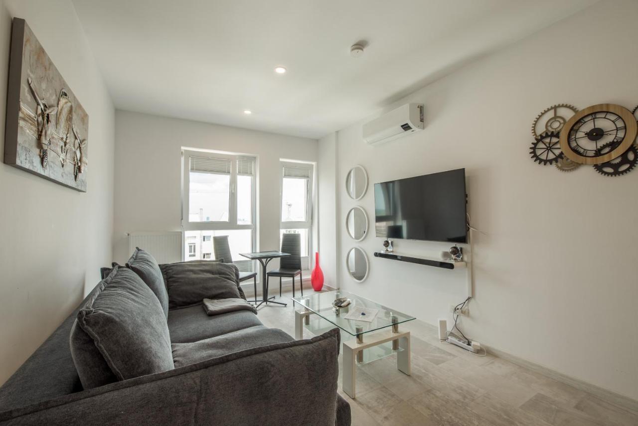 Fancy Penthouse Studio With Lakeview W10 Bucharest Exterior photo